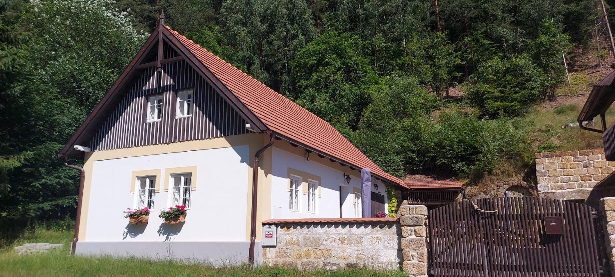 Hlucov Lesni Chalupa Kokorin Extérieur photo